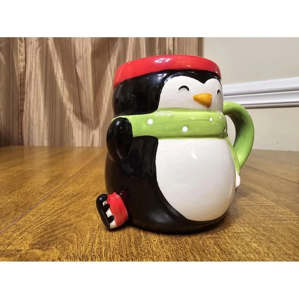 Handmade Penguin Ceramic Mug Mistletoe Scented 19.6 Ounce Soy Wax Candle A54